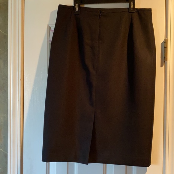 Skirt - Picture 2 of 3